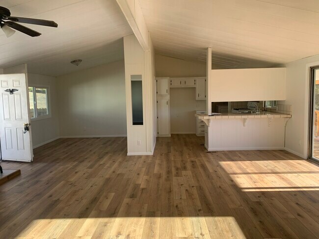 Building Photo - 523 Piute St