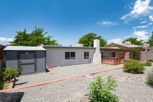 Building Photo - 1600 Cullen Ln NE