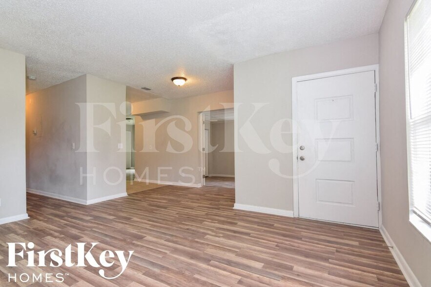 Building Photo - 500 Brenda Dr