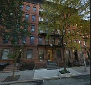 Building Photo - 450 W 50th St