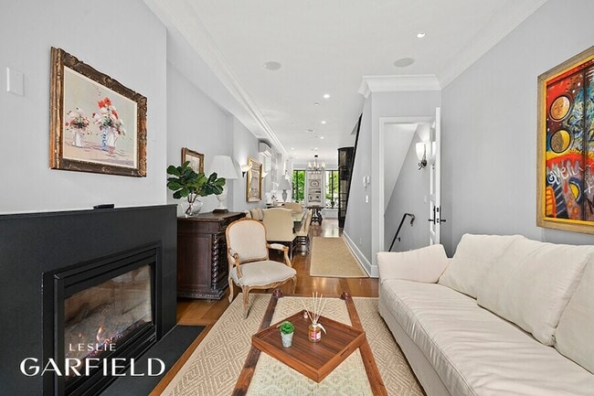 Building Photo - 320 E 55th St