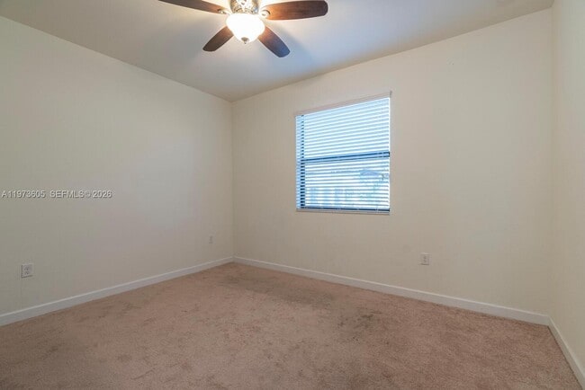 Building Photo - 516 SE 35 Ave