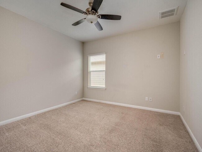 Building Photo - 688 Donegal Ln