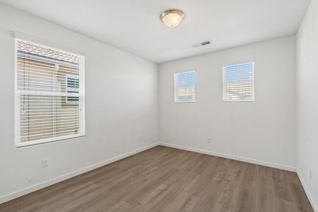 Building Photo - Newly Built 4/2.5 in Northwest Fresno Gate...