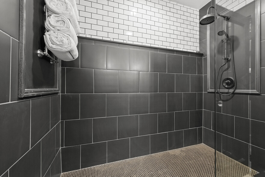 Building Photo - 43 W Markison Ave