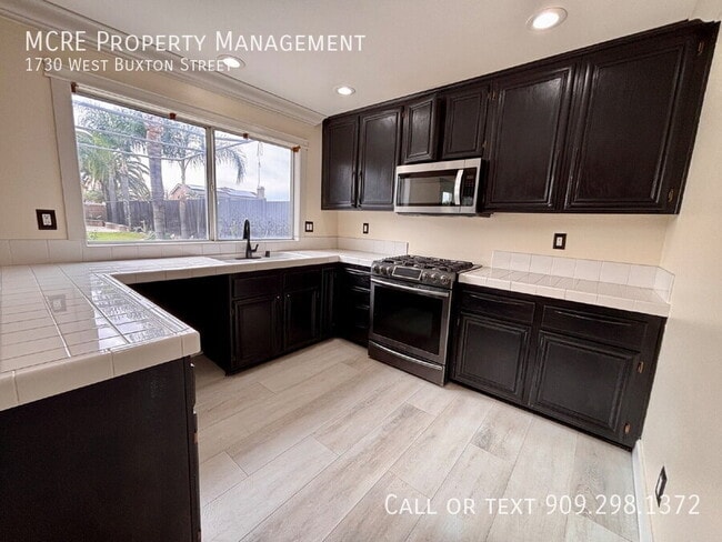 Building Photo - 1730 W Buxton St