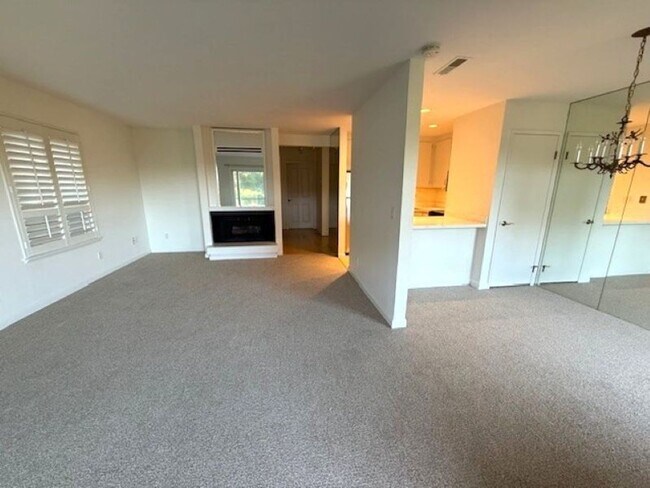 Building Photo - Newly Updated Condo with In-Unit Laundry and View