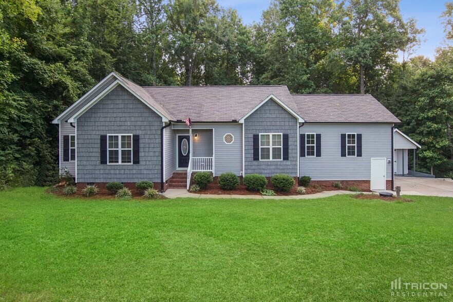 Primary Photo - 163 Hay Field Dr