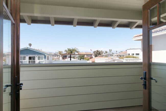 Building Photo - 1520 Mandalay Beach Rd