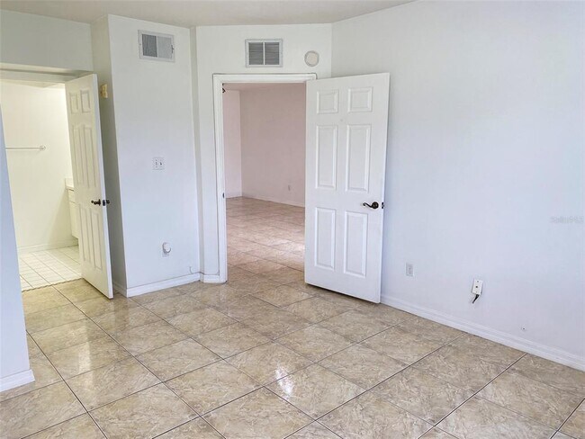Building Photo - 495 Las Cortes Ln