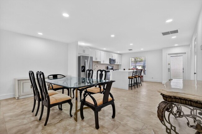Building Photo - 5093 Privet Pl