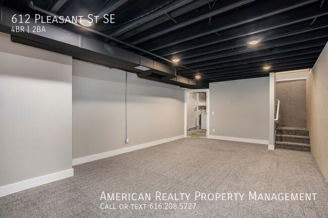 Building Photo - 612 Pleasant St SE