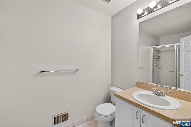 Building Photo - 535 Coventry Dr