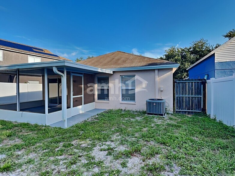 Building Photo - 10231 Lakeside Vista Dr