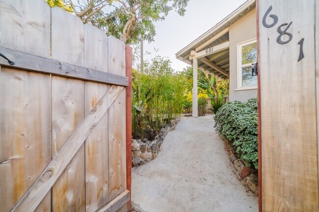 Building Photo - 681 Hillside Terrace