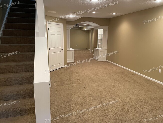 Building Photo - 709 Williamsburg Ct