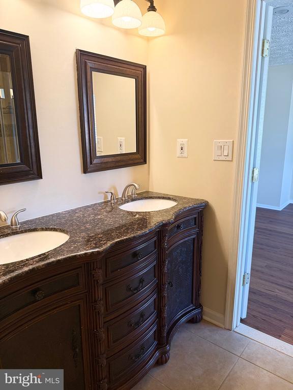 Building Photo - 5579 Glasgow Woods Ct