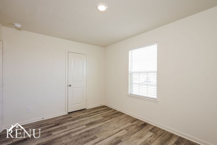 Building Photo - 11026 Yonder Flts