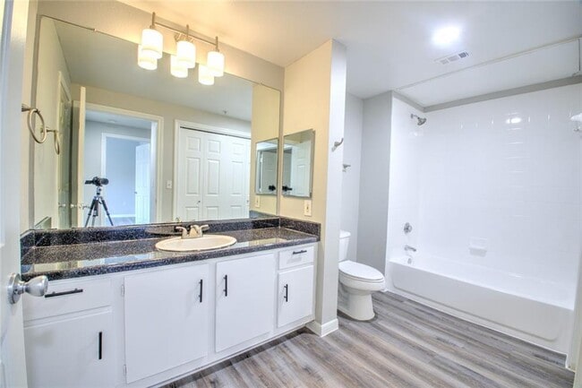Building Photo - 2320 Gracy Farms Ln