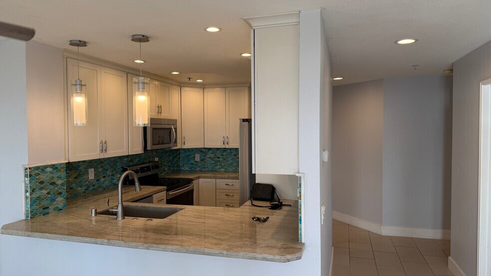 Building Photo - 1200 Pacific Coast Hwy