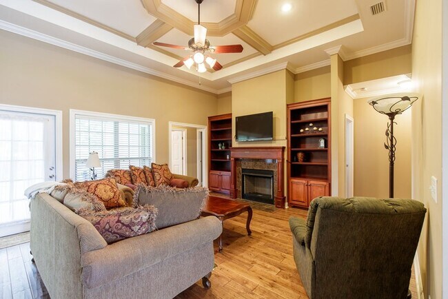 Building Photo - Spacious 4-Bedroom, 3-Bath Home with Large Screened-In Porch & Modern Features in Hahira, GA
