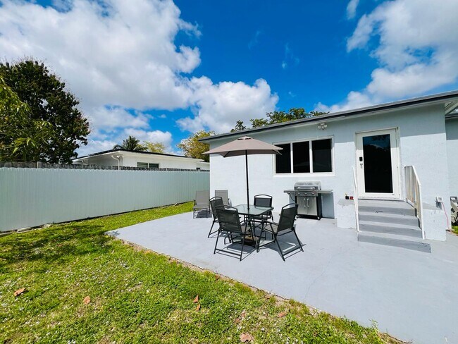 Building Photo - 210 NW 126th St