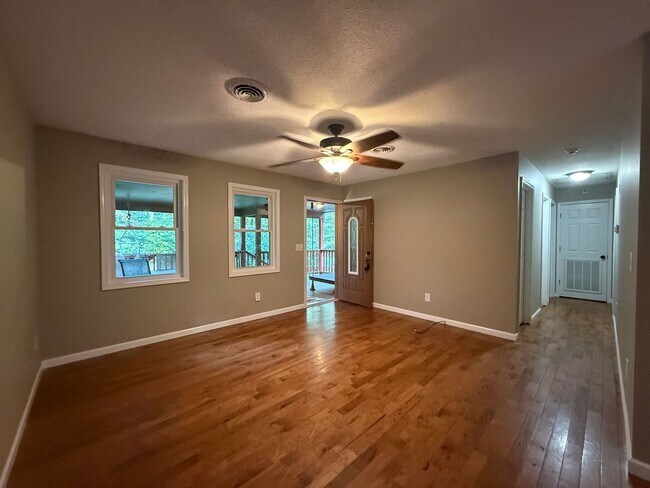 Building Photo - 32 Brown Ln