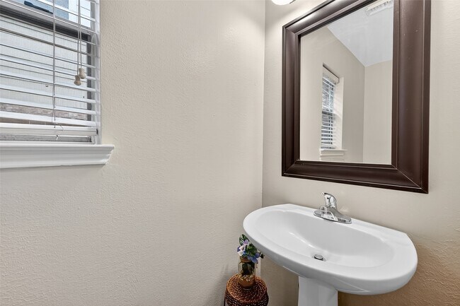 Building Photo - 21519 San Marino Dr