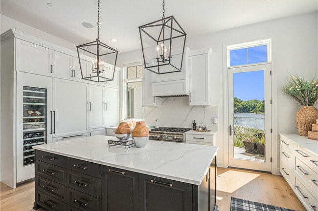 Building Photo - 6736 Saugatuck Bch Rd