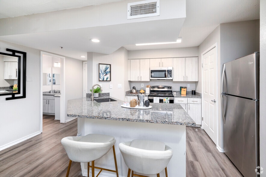 1BR, 1BA – 576SF - Kitchen - Cortland Van Dorn