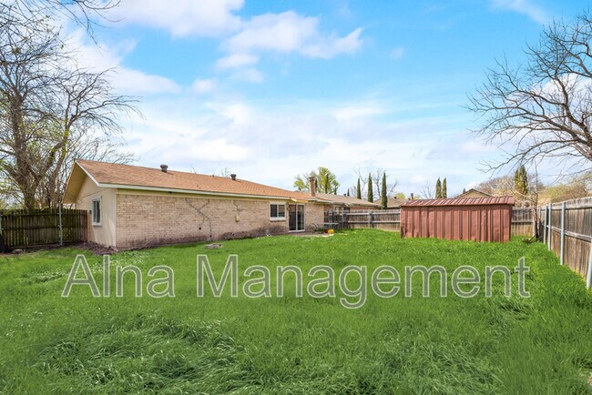 Building Photo - 1609 Whiteoak Dr