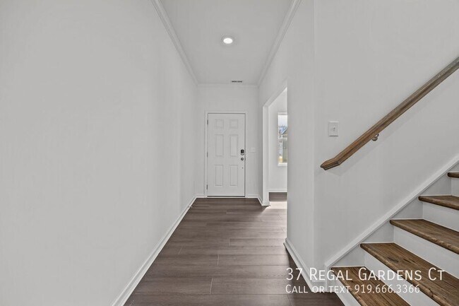 Building Photo - 37 Regal Gdns Ct