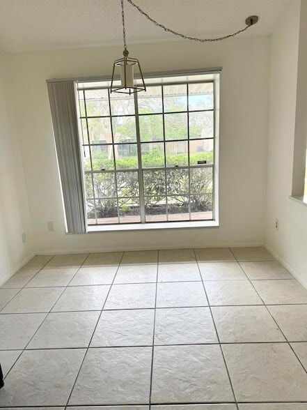 Building Photo - 1156 Grandview Cir