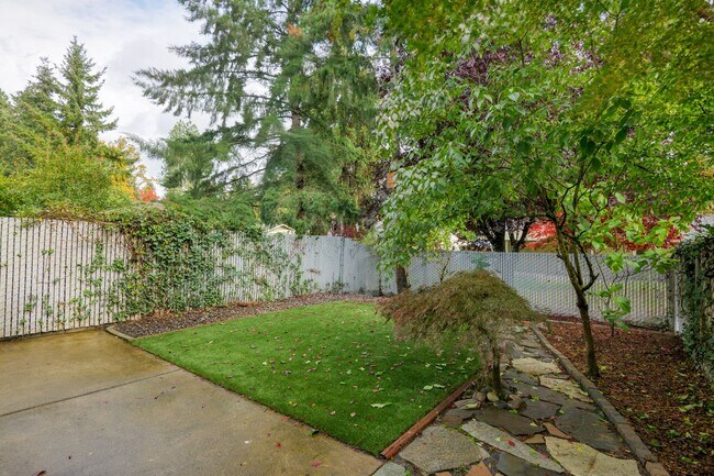 Building Photo - Fantastic Location - Beaverton 3 Bedroom, 2.5 Bath Townhome