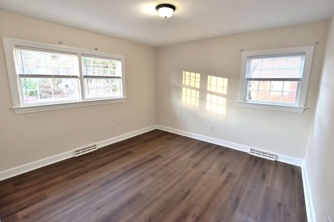 Building Photo - 205 S Mayo St