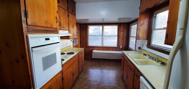 Building Photo - 2 Bedroom 1 Bathroom House!