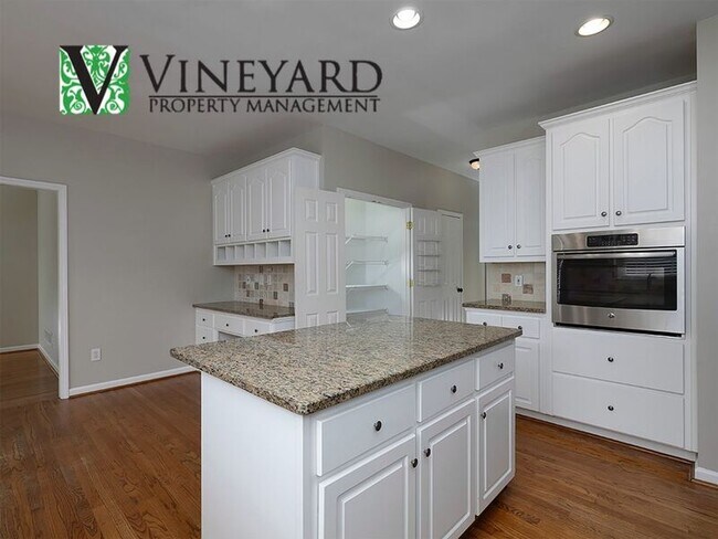 Building Photo - 255 Henson Way