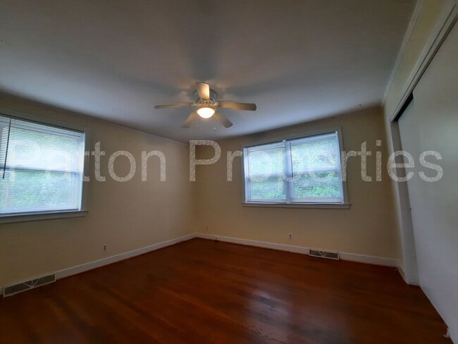 Building Photo - 3017-3019 Longleaf Road - Inside CoC - R13...