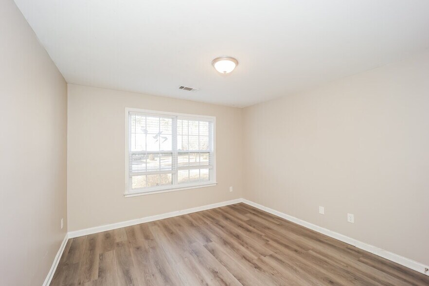 Building Photo - 501 Summer Brooke Ln