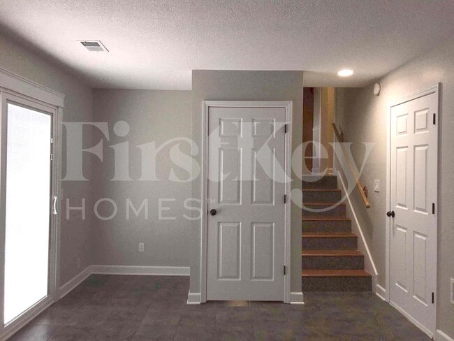 Building Photo - 14805 S Wyandotte Dr