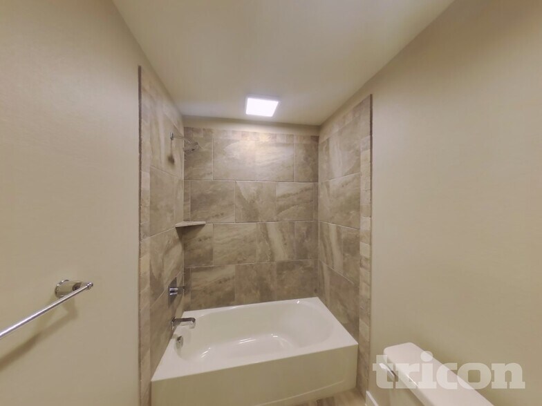 Building Photo - 1409 Wavelet Dr