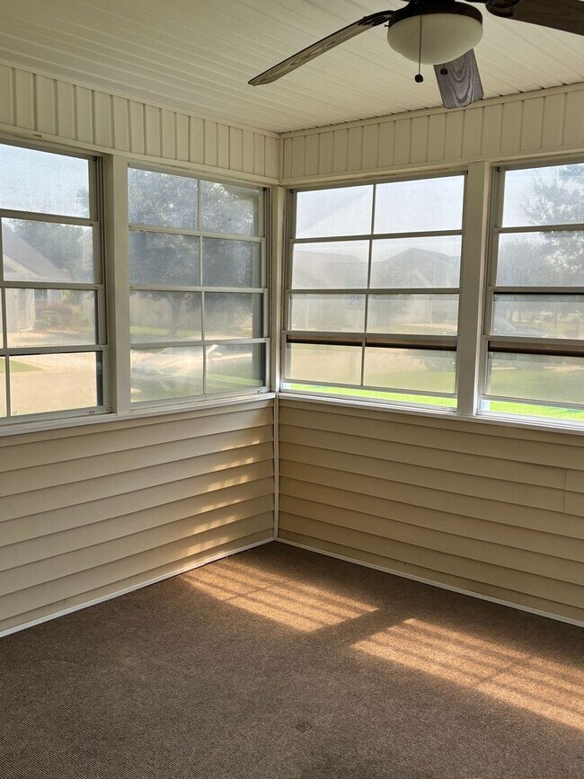 Building Photo - 1201 Eagle Creek Dr