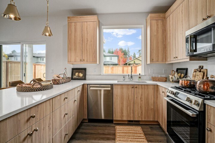 Building Photo - 1319 Oppek St NE