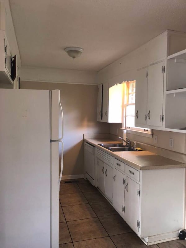 Building Photo - 240 Old Shackle Island Rd