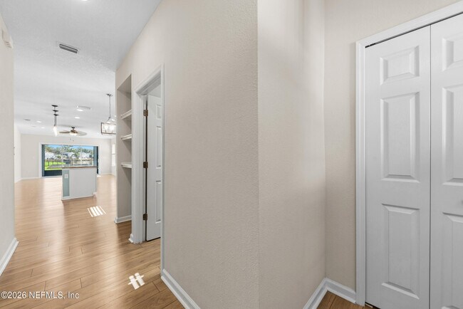 Building Photo - 565 Chandler Dr