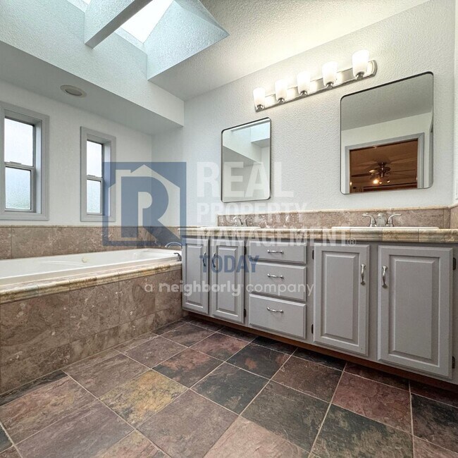 Building Photo - Remodeled Rambler In Gem Heights neighborh...