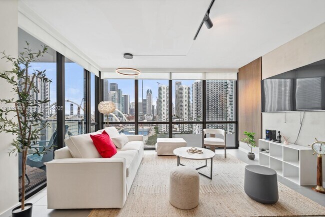 Building Photo - 1600 NE 1st Ave