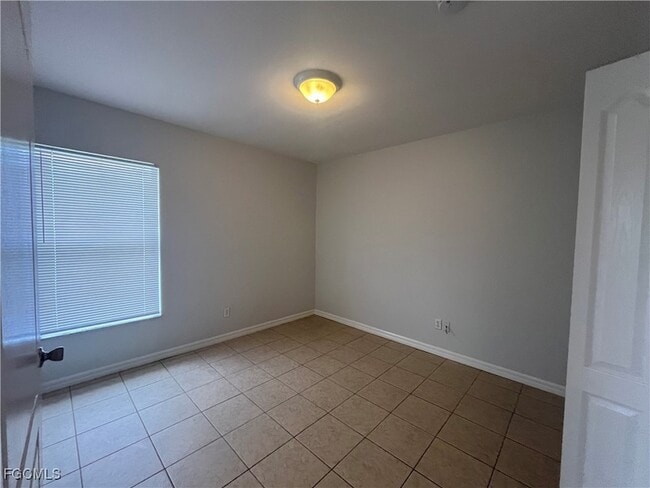 Building Photo - 313 NE 30th St