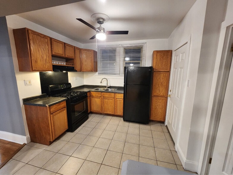 Building Photo - 1410 W 94th St