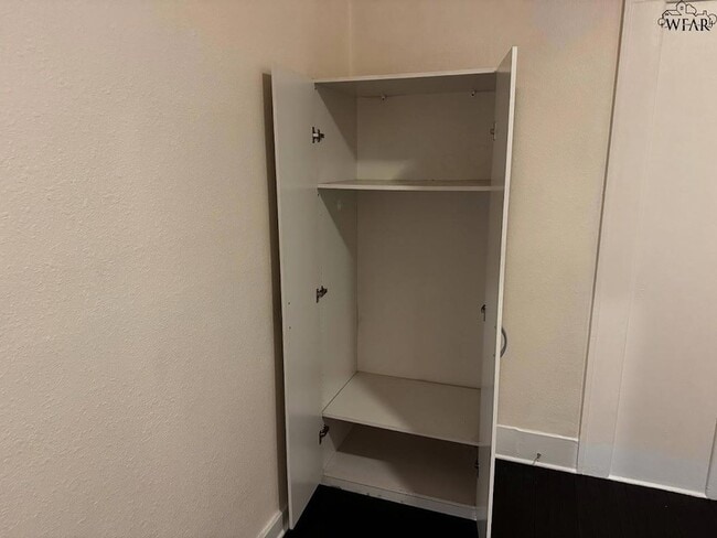 Building Photo - 2007 10th St